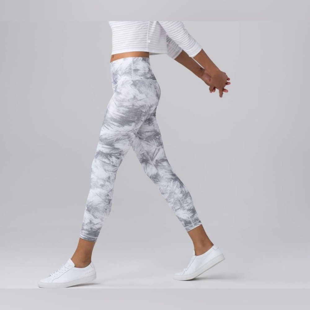Lululemon Wunder Under 7/8 Tight - Size 6 White/Gray